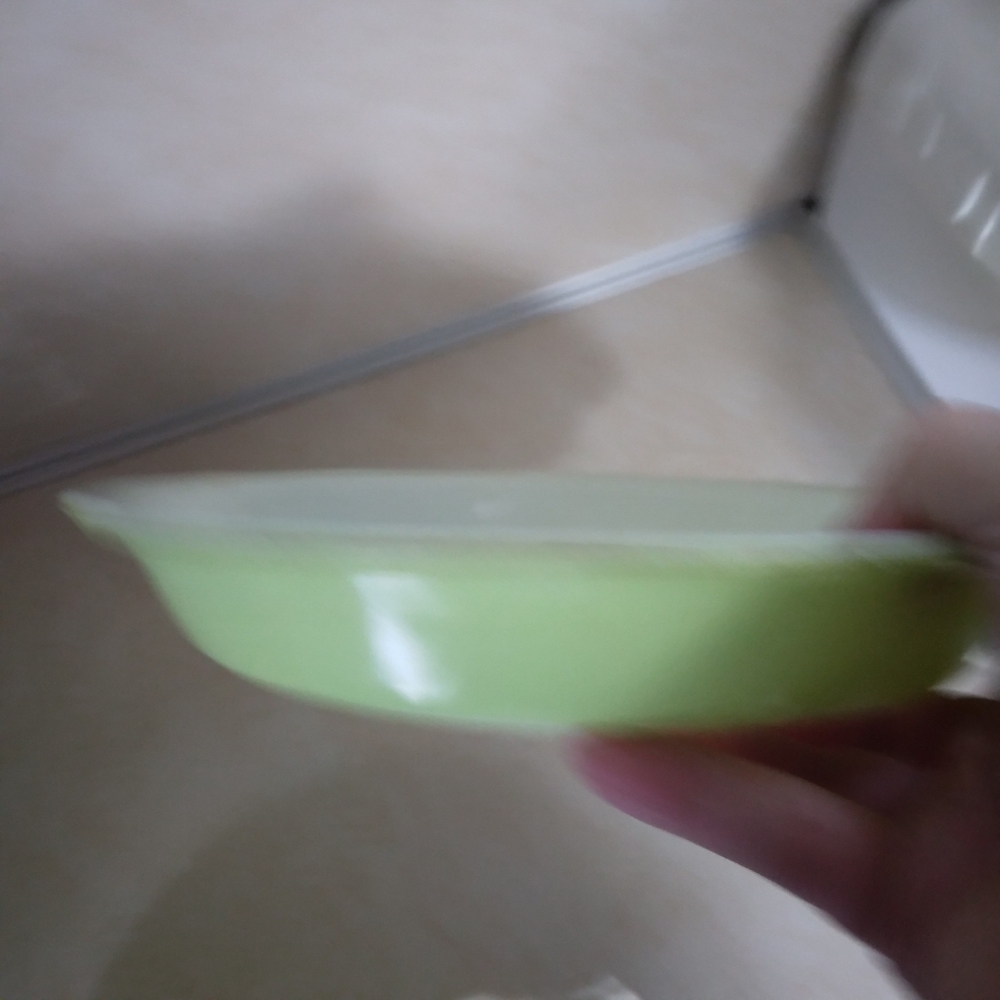 PYREX 909 Lime Green 9 inch pie plate Mold number 16 No chips or cracks. - Picture 3 of 6